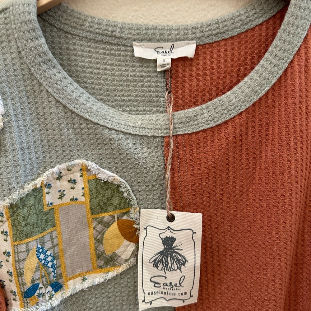 Easel NWT Daisy Thermal Top Small Oversized Sage Green Rust Long Sleeves - Picture 2 of 4